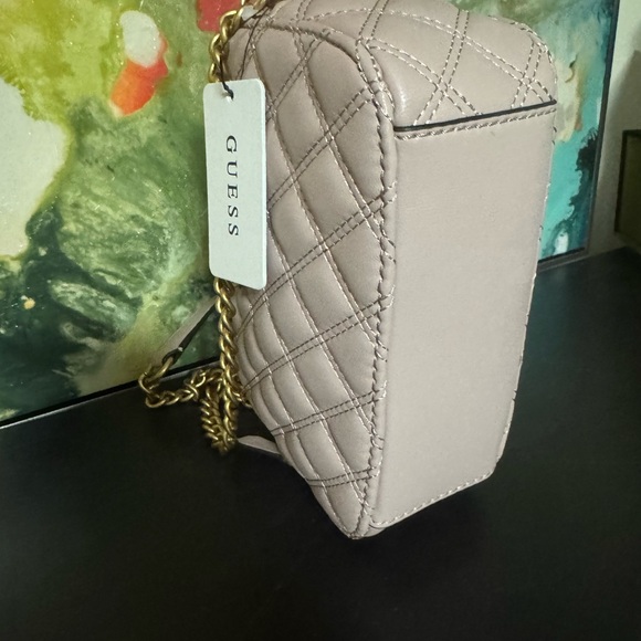 GUESS Blush Quilted Crossbody Bag with Gold Chain / NWT - Picture 6 of 7